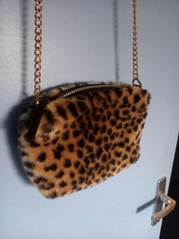 Een leuk panter tasje beschikbaar voor biedingen