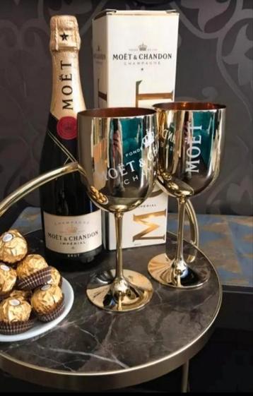 Gouden glazen van MOËT & CHANDON incl kado twv 7,50‼️ beschikbaar voor biedingen