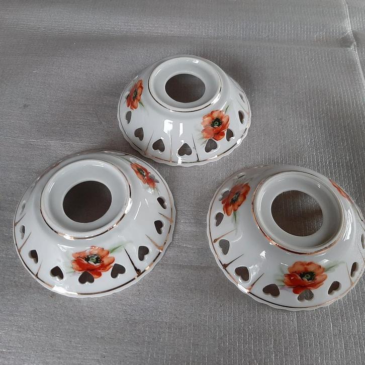 3 vintage porseleinen bobeches / kroonluchter schaaltjes, Antiek en Kunst, Antiek | Lampen, Ophalen