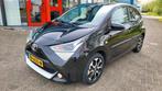 Toyota Aygo x first 1.0 Vvt-i 72pk 5D 2018 Zwart 2jaar apk v, Emergency brake assist, Origineel Nederlands, Te koop, 20 km/l