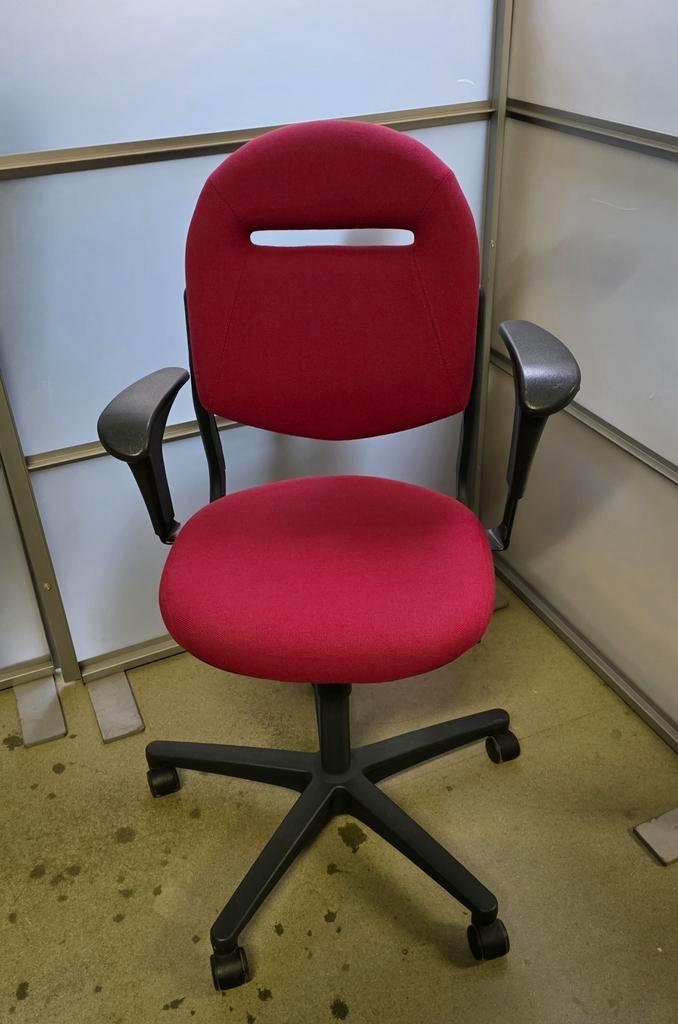 Ahrend 220 bureaustoel, Huis en Inrichting, Bureaustoelen, Gebruikt, Bureaustoel, Rood, Ophalen