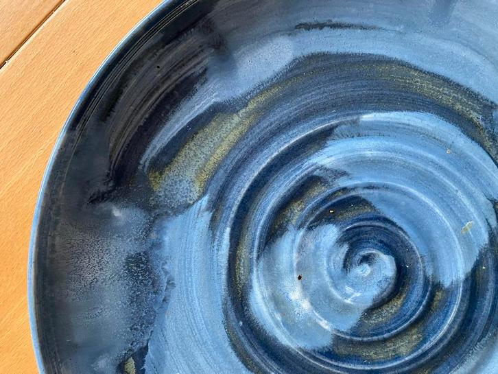 Handgemaakte schaal met gebaksbordjes van Koppejan, Huis en Inrichting, Keuken | Servies, Zo goed als nieuw, Schaal of Schalen