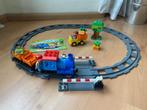 Duplo, treinbaan / rails met trein pop, set 10810 compleet, Ophalen of Verzenden, Gebruikt, Duplo