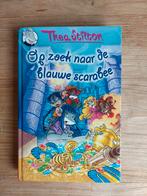 Thea Stilton - Op zoek naar de blauwe scarabee! *ALS NIEUW*, Thea Stilton, Fictie algemeen, Ophalen of Verzenden, Zo goed als nieuw