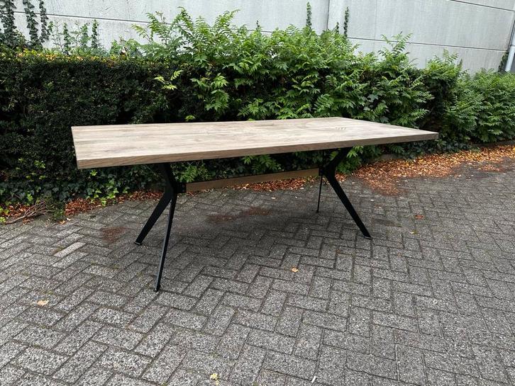 Houten Eettafel met Stalen Onderstel - Nieuw, Tuin en Terras, Tuintafels, Nieuw, Rechthoekig, Hout, Ophalen