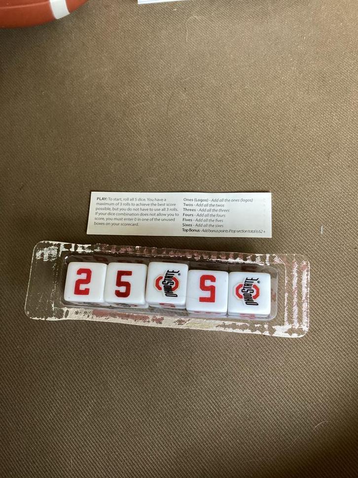 Shake ‘n Score Dobbelspel - Ohio State Buckeyes, Hobby en Vrije tijd, Gezelschapsspellen | Bordspellen, Zo goed als nieuw, Een of twee spelers