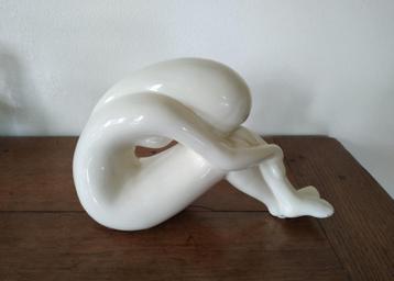 Wit plastiek van vrouw. beschikbaar voor biedingen
