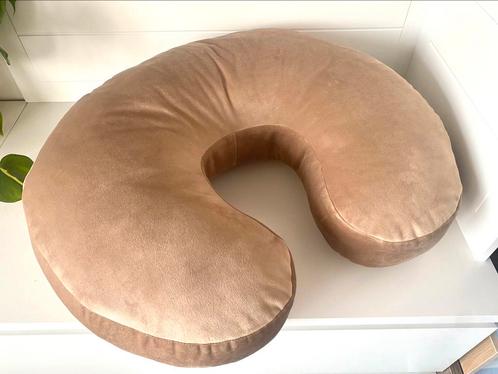 Made Bylon pour le bébé voedings kussen velours beige, Huis en Inrichting, Woonaccessoires | Kussens, Zo goed als nieuw, Ophalen of Verzenden