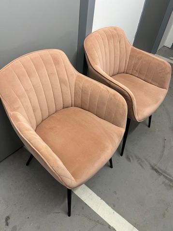2 roze velvet fluwelen stoelen beschikbaar voor biedingen