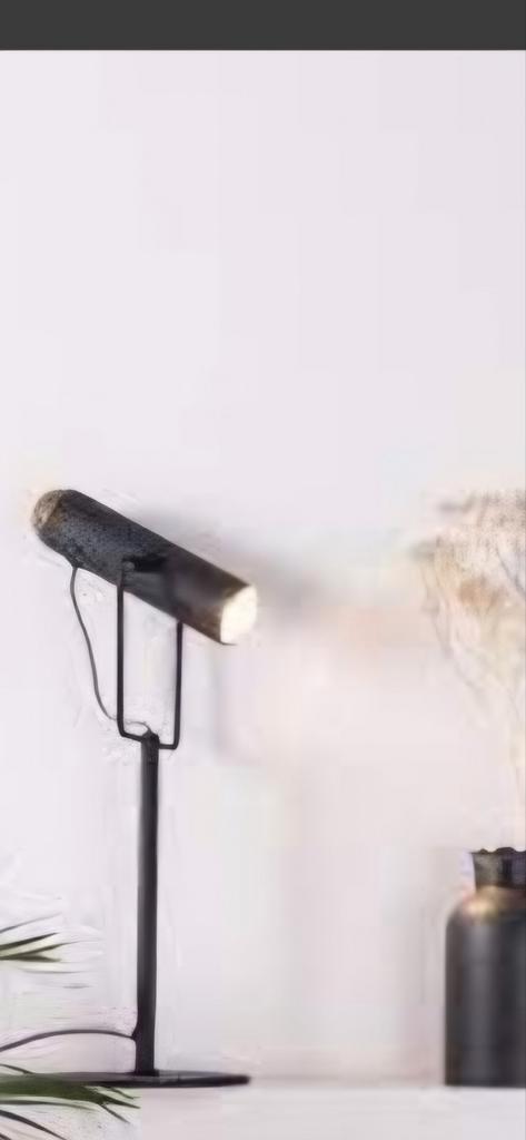 Nieuwe Zuiver MARLON TABLE LAMP - een spot als tafellamp, Huis en Inrichting, Lampen | Tafellampen, Nieuw, Minder dan 50 cm, Hout
