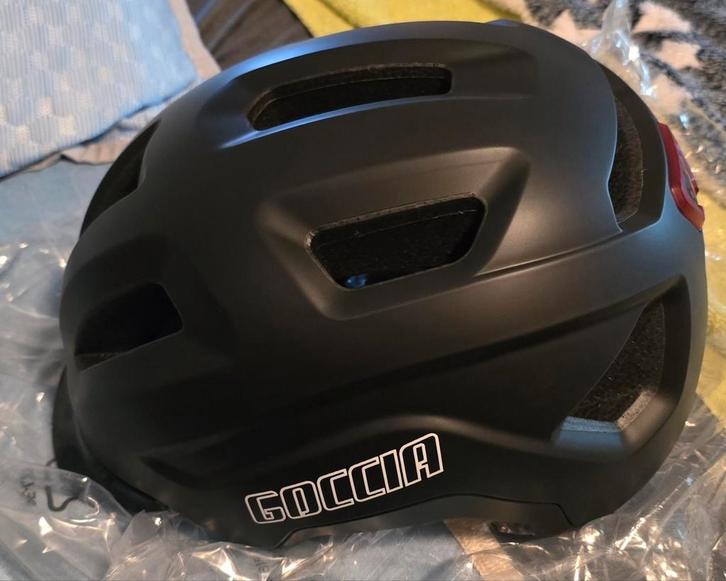 Nieuwe Goccia Fiets/Scooter helm. Zwart. Maat M, Fietsen en Brommers, Fietsaccessoires | Fietshelmen, Nieuw, Heer of Dame, M, Ophalen of Verzenden