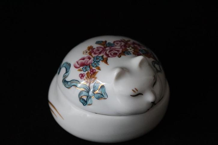 Vintage Elizabeth Arden poederdoosje/snuisterijdoosje, Antiek en Kunst, Antiek | Porselein, Ophalen of Verzenden