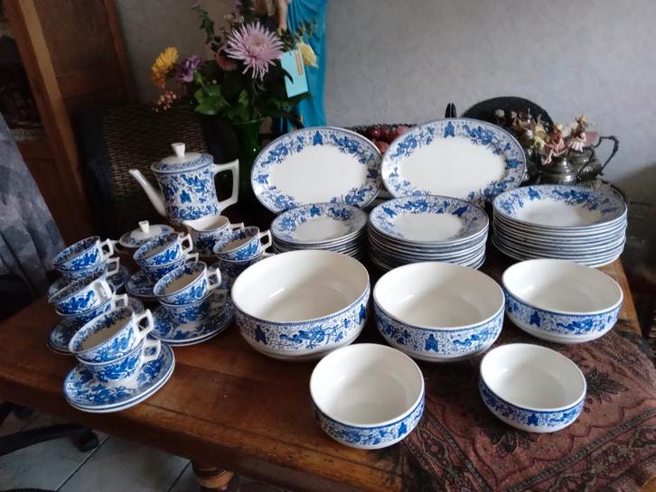 eet+koffieservies Boch la Louviere serie DRAGON, Antiek en Kunst, Antiek | Servies compleet, Ophalen