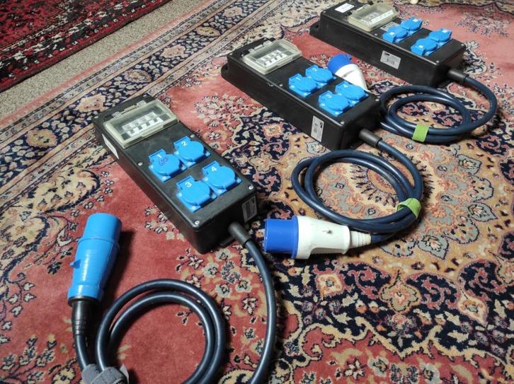 Verdeelkast CEE / slof 3p 32A naar 4x schuko, Muziek en Instrumenten, Kabels en Stekkers, Gebruikt, Apparatuur, Ophalen of Verzenden