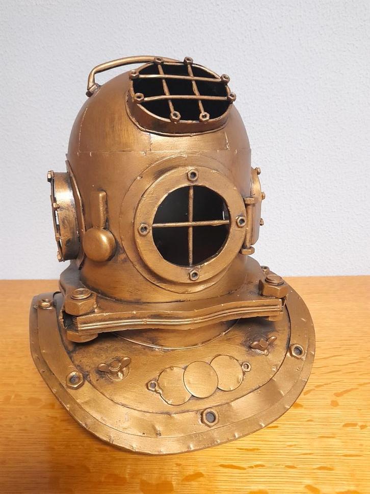 Grote blikken duikers helm, Verzamelen, Scheepvaart, Zo goed als nieuw, Boek of Tijdschrift, Ophalen of Verzenden