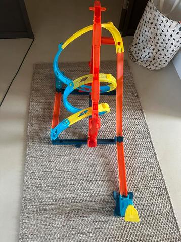 Hot wheels garages beschikbaar voor biedingen