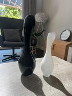 Witte en zwarte vaas, Ophalen of Verzenden, Zo goed als nieuw, Wit, Minder dan 50 cm