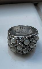 Zilverkleurige ring met parels, Sieraden, Tassen en Uiterlijk, Ringen, 18 tot 19, Gebruikt, Ophalen of Verzenden, Dame