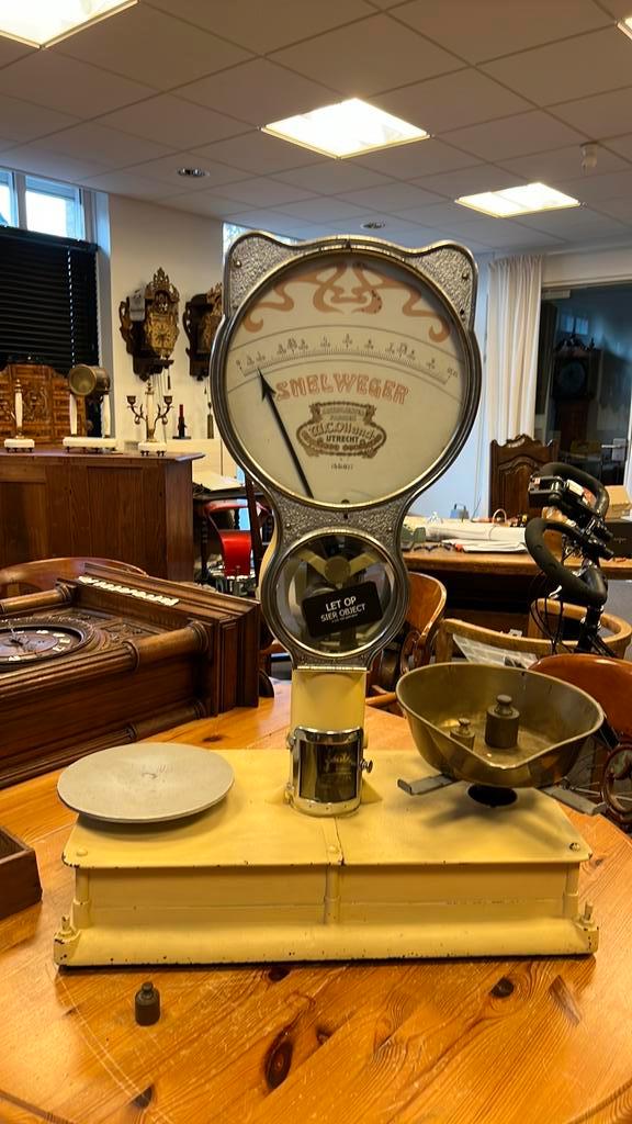 Zeldzame Art Nouveau weegschaal van W.C. Olland. Kattenkop., Antiek en Kunst, Antiek | Keukenbenodigdheden, Ophalen