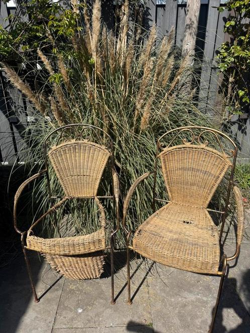 2x Opknap rotan stoelen met ijzeren frame, Tuin en Terras, Tuinstoelen, Gebruikt, Rotan, Ophalen
