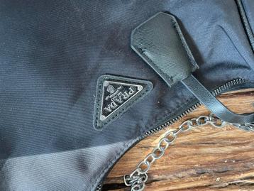 Zwarte Prada Handtas beschikbaar voor biedingen