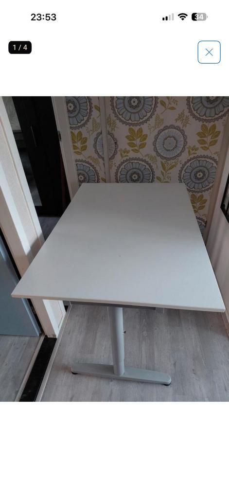 Ikea bureau galant wit met grijze stalen poten, Huis en Inrichting, Bureaus, Zo goed als nieuw, Ophalen