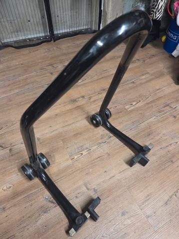 Paddockstand achterbok beschikbaar voor biedingen