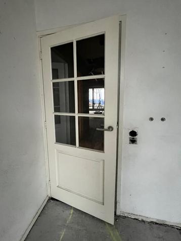 3 witte houten binnen deuren met glas en klink