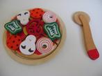 houten pizza met pizza snijder en versieringen en onderblad, Kinderen en Baby's, Speelgoed | Houten speelgoed, Ophalen of Verzenden
