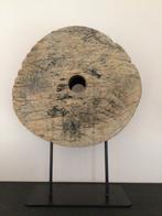 Antiek houten karrewiel op standaard, Huis en Inrichting, Woonaccessoires | Wereldbollen, Ophalen