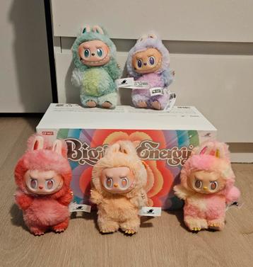 Originele Labubu Big Into Energy Vinyl Plush  beschikbaar voor biedingen
