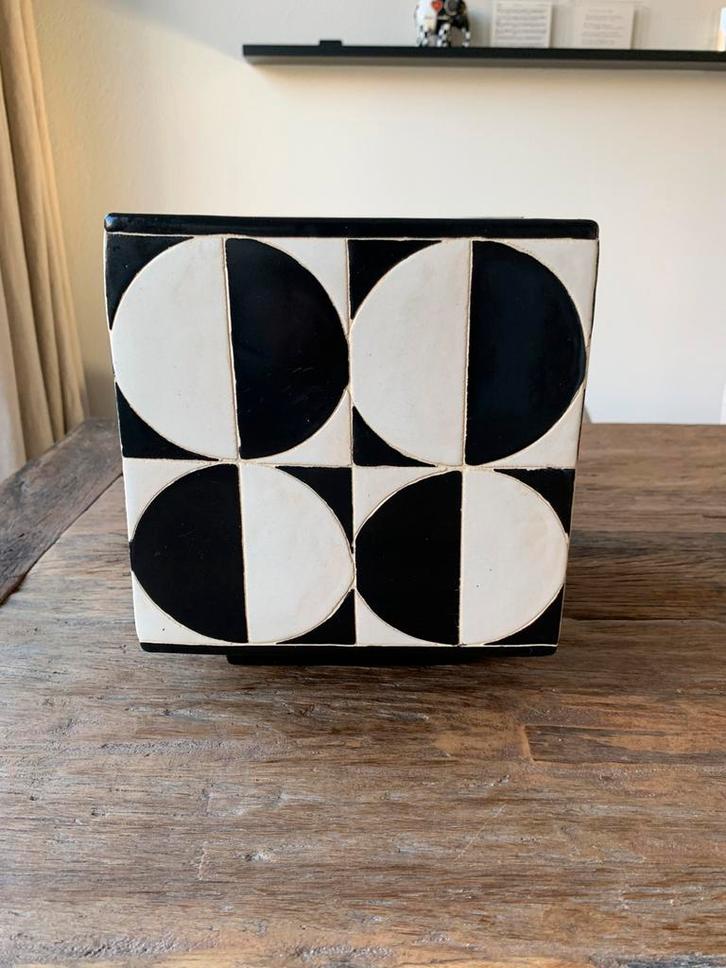 Vintage bloempot of vaas zwart zacht wit 2x, Huis en Inrichting, Woonaccessoires | Vazen, Zo goed als nieuw, Overige kleuren, Minder dan 50 cm