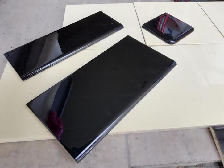 Zwarte glanzende randtegels afgeronde bovenkant, 2 formaten, Antiek en Kunst, Antiek | Wandborden en Tegels, Ophalen