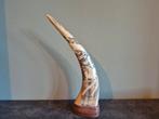 Bewerkte hoorn met draak, Antiek en Kunst, Kunst | Niet-Westerse kunst, Ophalen of Verzenden