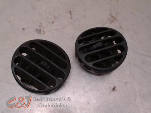 Luchtrooster Dashboard van een Nissan Interstar, Auto-onderdelen, Dashboard en Schakelaars, Nissan, Gebruikt, 3 maanden garantie