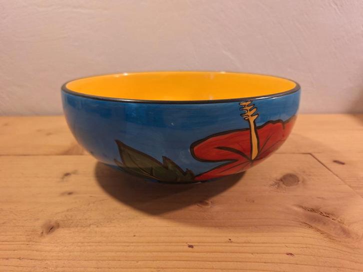 Kleurrijke Keramische Schaal met Bloemen, Huis en Inrichting, Woonaccessoires | Schalen en Manden, Zo goed als nieuw, Schaal, Rond