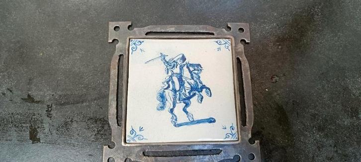 antieke tegel ruiter ?ridder in metalen lijst, Antiek en Kunst, Antiek | Wandborden en Tegels, Ophalen of Verzenden