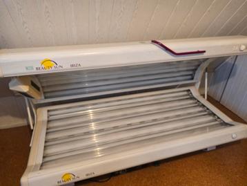 Zonnebank met gezichtsbruiner en bodycooler beschikbaar voor biedingen