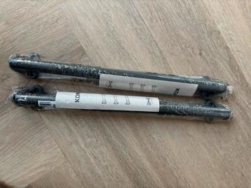 Twee IKEA kleding ophang stangen Pax beschikbaar voor biedingen