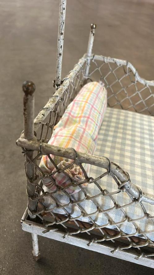 Antiek Frans poppen bed spijlen bed brocante gaaf, Antiek en Kunst, Antiek | Speelgoed, Ophalen of Verzenden