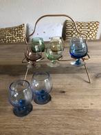 Vintage borrelglaasjes in rek, Verzamelen, Glas en Borrelglaasjes, Ophalen of Verzenden, Gebruikt, Borrel- of Shotglas
