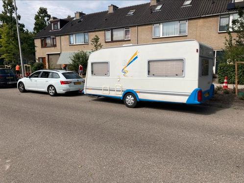 Te koop Knaus Blueline 450 2001 met optie tot stalling, Caravans en Kamperen, Caravans, Particulier, tot en met 4, 750 - 1000 kg