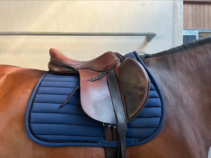 Daaleman springzadel 17,5”, Dieren en Toebehoren, Paarden en Pony's | Zadels, Gebruikt, Springen, Ophalen of Verzenden