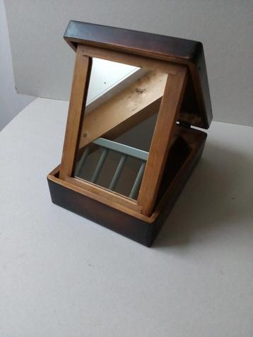 Antiek scheer/opbergkistje met spiegel. Hout beschikbaar voor biedingen