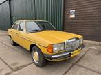 Mercedes-Benz W123 200D Sahara Geel, Auto's, Oldtimers, Achterwielaandrijving, Zwart, Overige kleuren, 60 pk