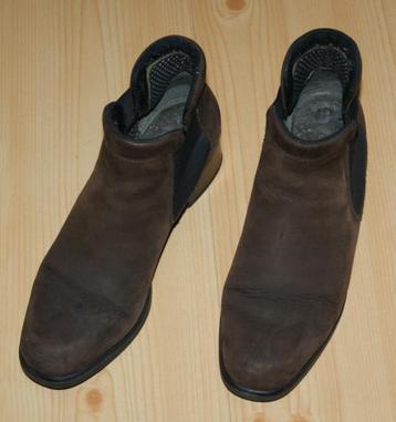 Rieker bruine suede enkellaarjes maat 39 met elastiek opzij. beschikbaar voor biedingen