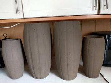 4 Bruine Bloempotten - Verschillende Maten beschikbaar voor biedingen