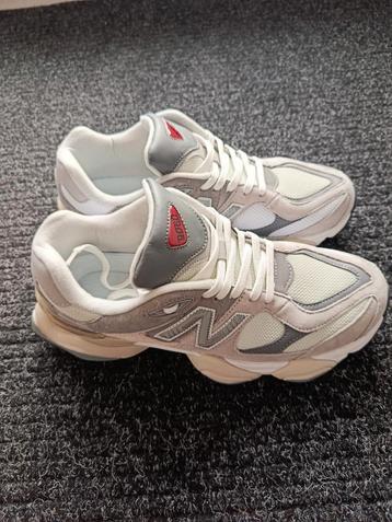 New balance 9060 maat 42 beschikbaar voor biedingen