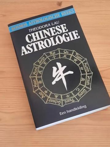 Chinese Astrologie , een handleiding . Theodora Lau beschikbaar voor biedingen