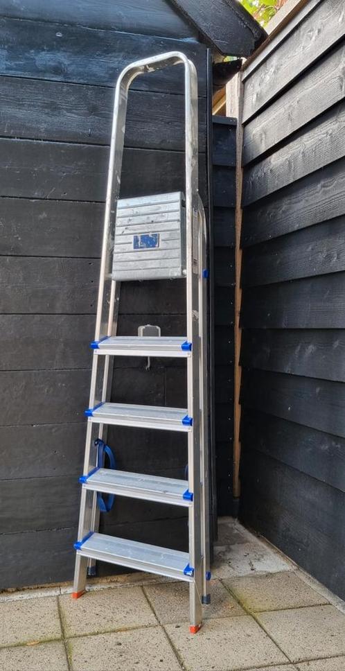Te-koop aangeboden keukentrap thuiszorg huishoudtrap 5 trede, Doe-het-zelf en Verbouw, Ladders en Trappen, Trap, Opvouwbaar of Inschuifbaar